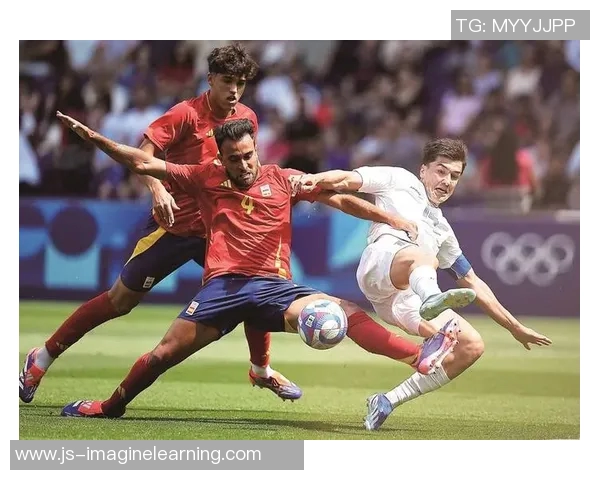 足球明星化妆后登场踢球展现独特风格与魅力的精彩瞬间