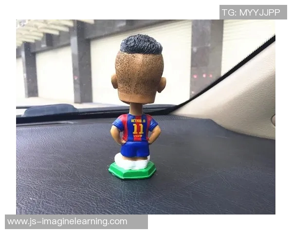 足球明星大人偶图片展示各大球星魅力与风采的创意艺术作品